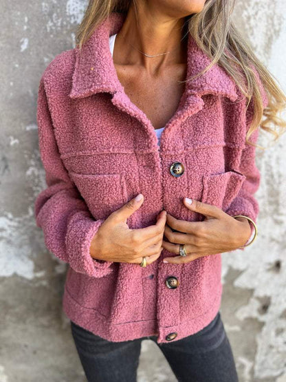 Manteau en laine d'agneau à col revers pour femme, à bouton unique.