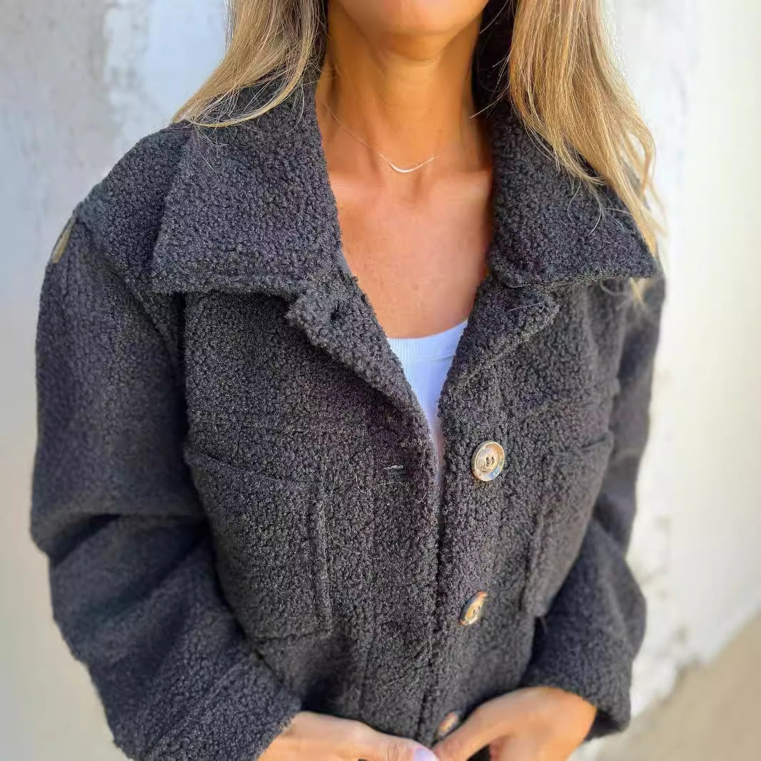 Manteau en laine d'agneau à col revers pour femme, à bouton unique.